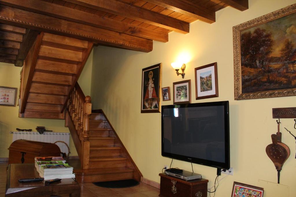 TV a/nebo společenská místnost v ubytování Vivienda vacacional La Güera - Casas de los Picos