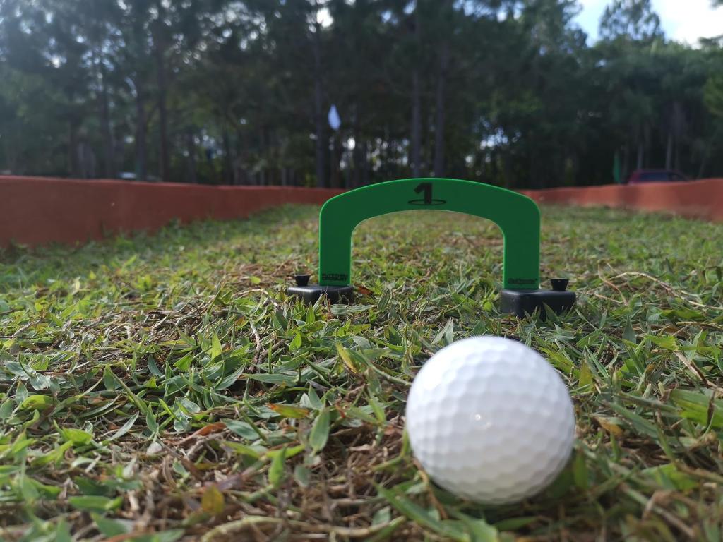 Golf v kempu nebo okolí
