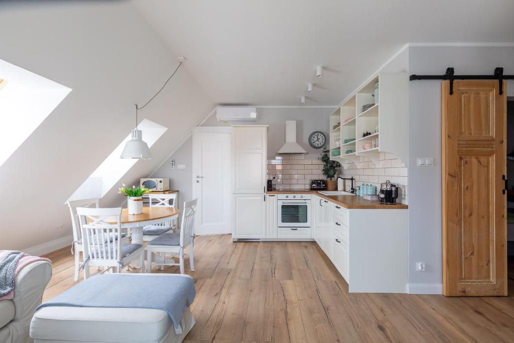 Kuchyňa alebo kuchynka v ubytovaní Apartament Bulvar Starówka