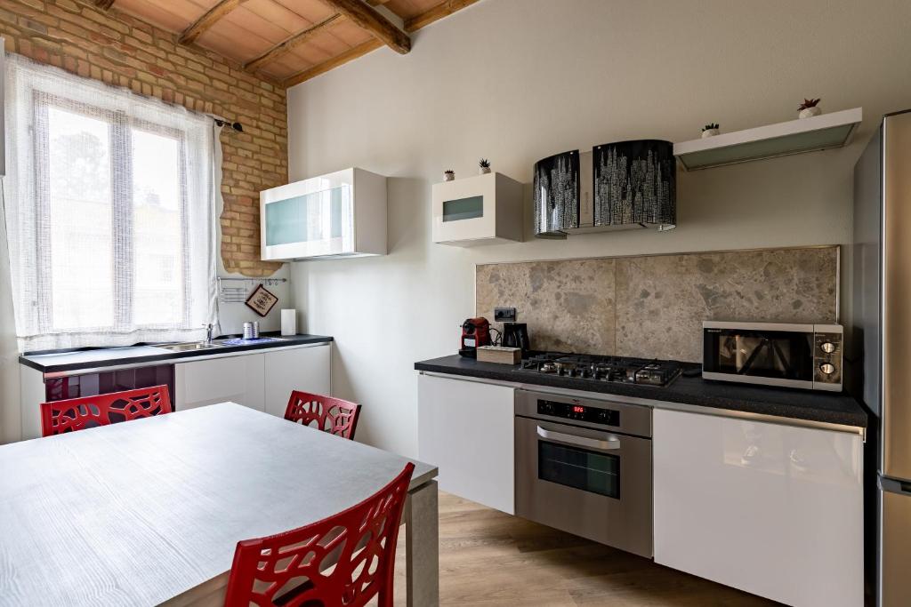 Kuchyňa alebo kuchynka v ubytovaní Elegante Casa Mafalda con vista