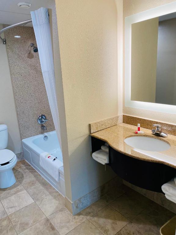 Super 8 by Wyndham Danville - Quarto King - Não Fumador