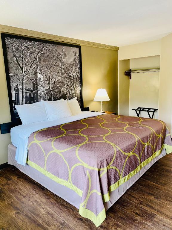 Super 8 by Wyndham Danville - Quarto King Deluxe - Não Fumador