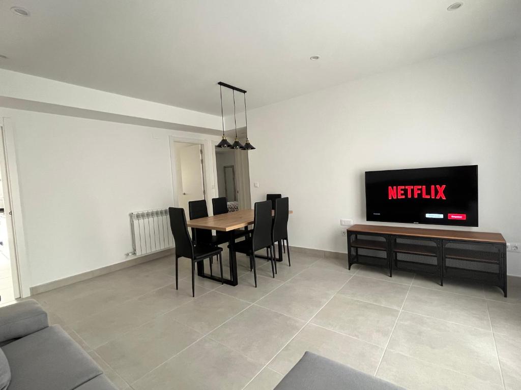 Apartamentos Cella - Three-Bedroom Apartment
