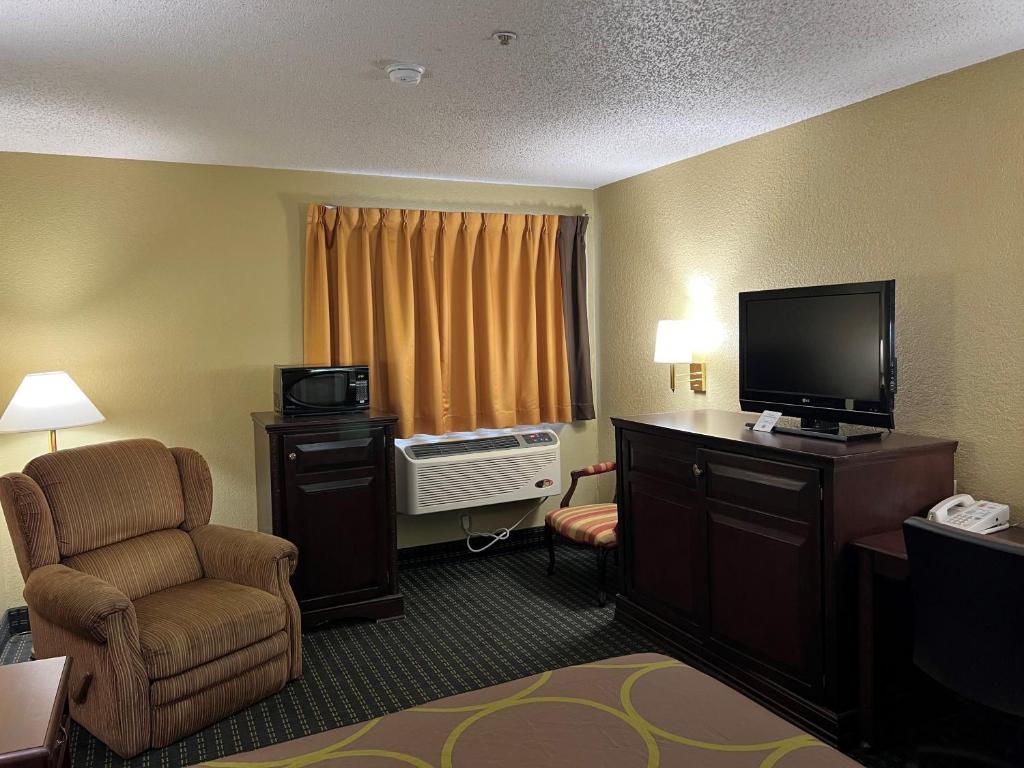 Super 8 by Wyndham Trinidad - Zimmer Mit Queensize-Bett – Nichtraucher