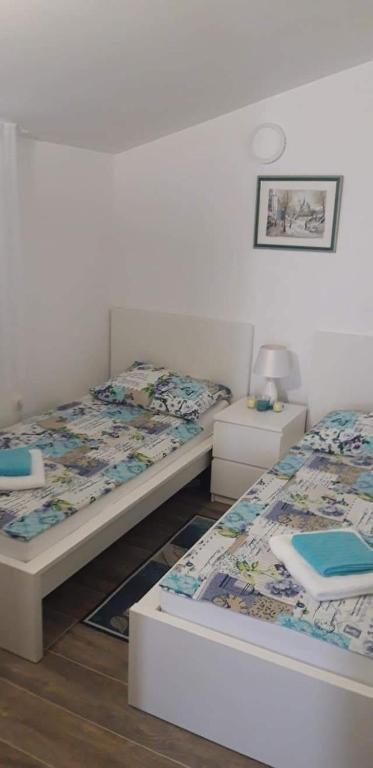 Posteľ alebo postele v izbe v ubytovaní Apartment Pajo II