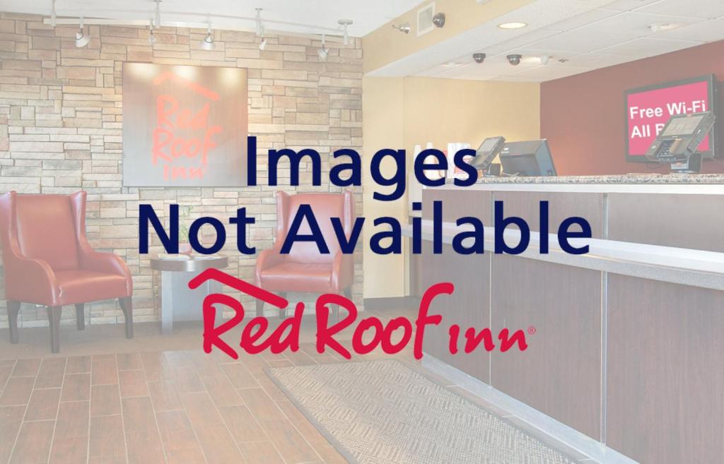 obraz apteki z czerwonymi skałami z niewystarczającymi wyrazami w obiekcie Red Roof Inn Pittsburgh - McKnight Rd w mieście Pittsburgh