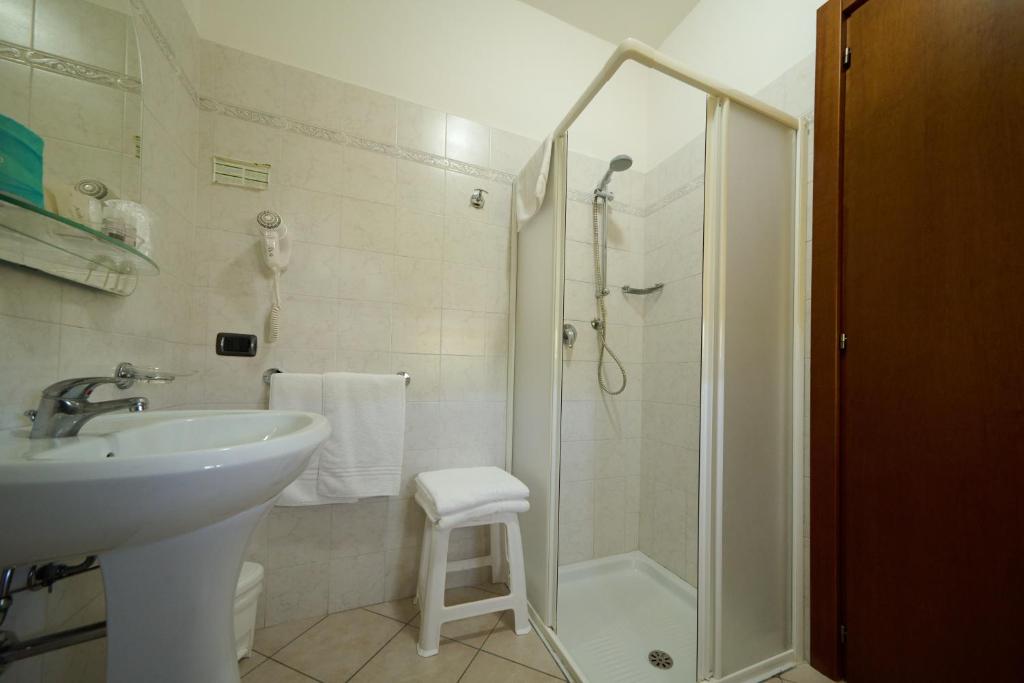 Albergo Shine - Twin Room