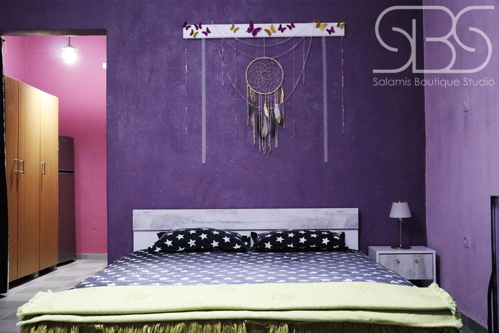 Postel nebo postele na pokoji v ubytování Salamis Boutique Studio