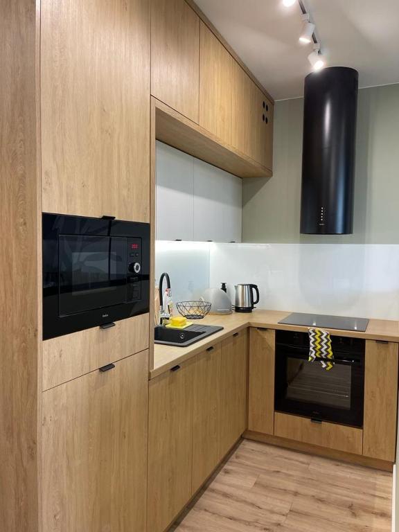 Kuchyňa alebo kuchynka v ubytovaní Ukiel Park Green Apartament
