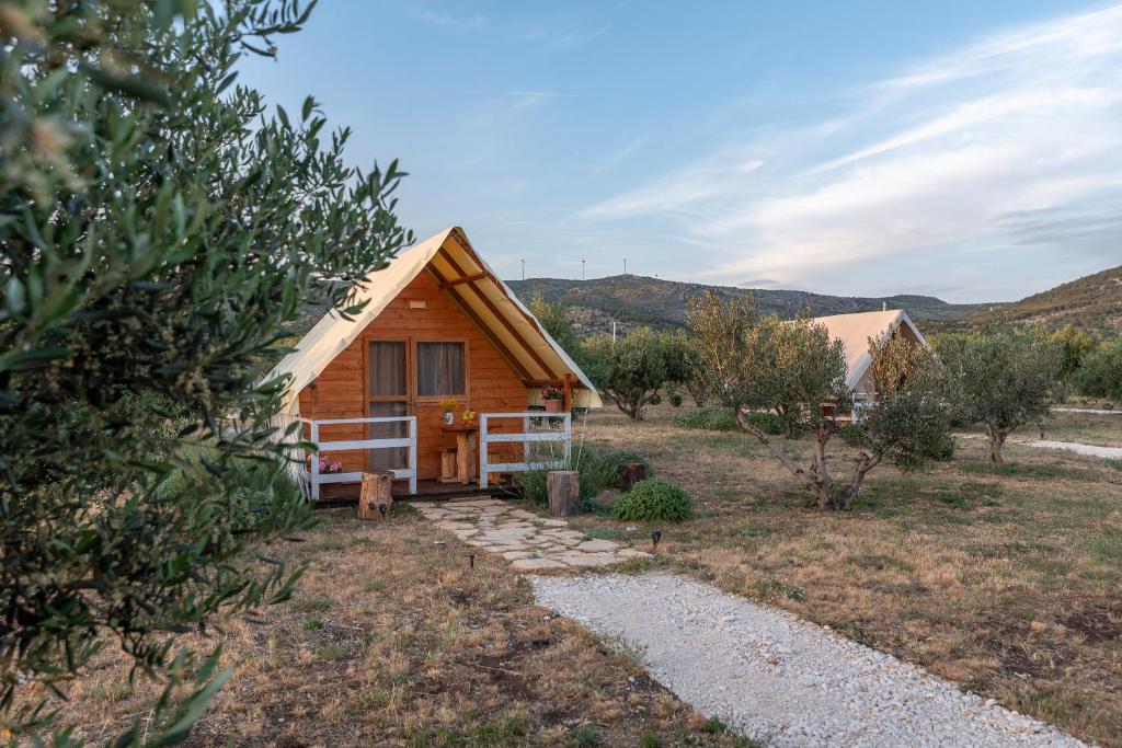 Příroda nedaleko luxury tent