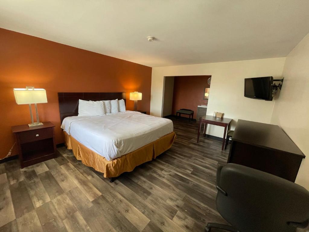 Postel nebo postele na pokoji v ubytování Tourist Inn