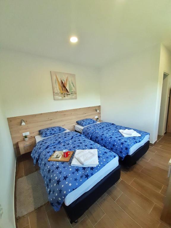 Postel nebo postele na pokoji v ubytování Pool and Villa Splav Dunavac