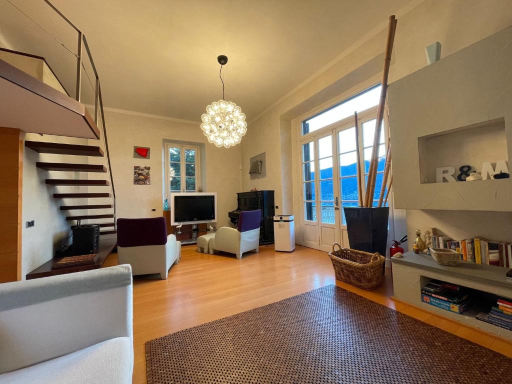 Posedenie v ubytovaní Lake Como Villa Ines Apartment