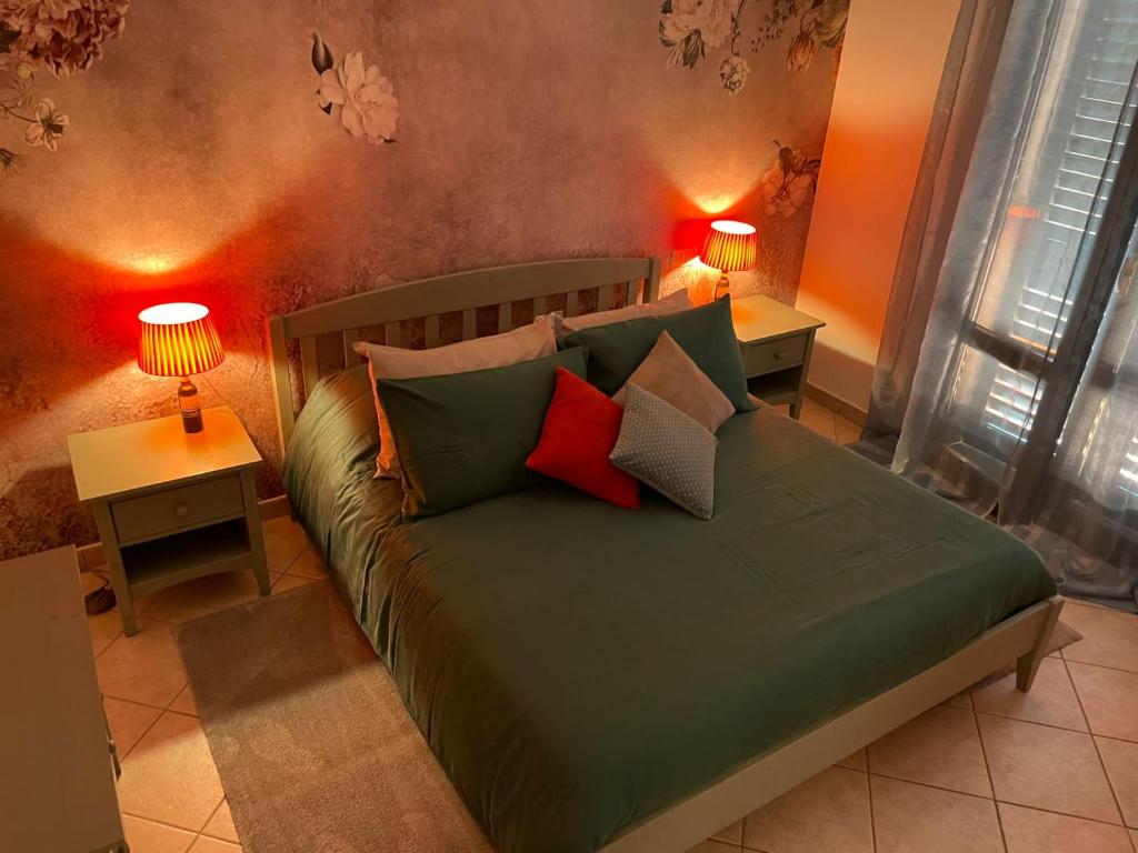 Postel nebo postele na pokoji v ubytování The Loft E&E Chianti Room