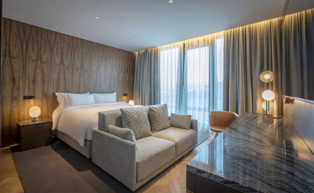 Postel nebo postele na pokoji v ubytování Radisson Blu Royal Hotel Dublin