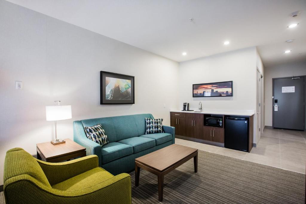 Holiday Inn Hotel & Suites Calgary South - Conference Ctr by IHG - Resim 18