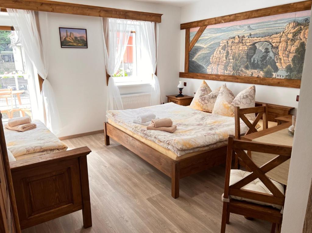 Postel nebo postele na pokoji v ubytování PENSION POD SKALOU