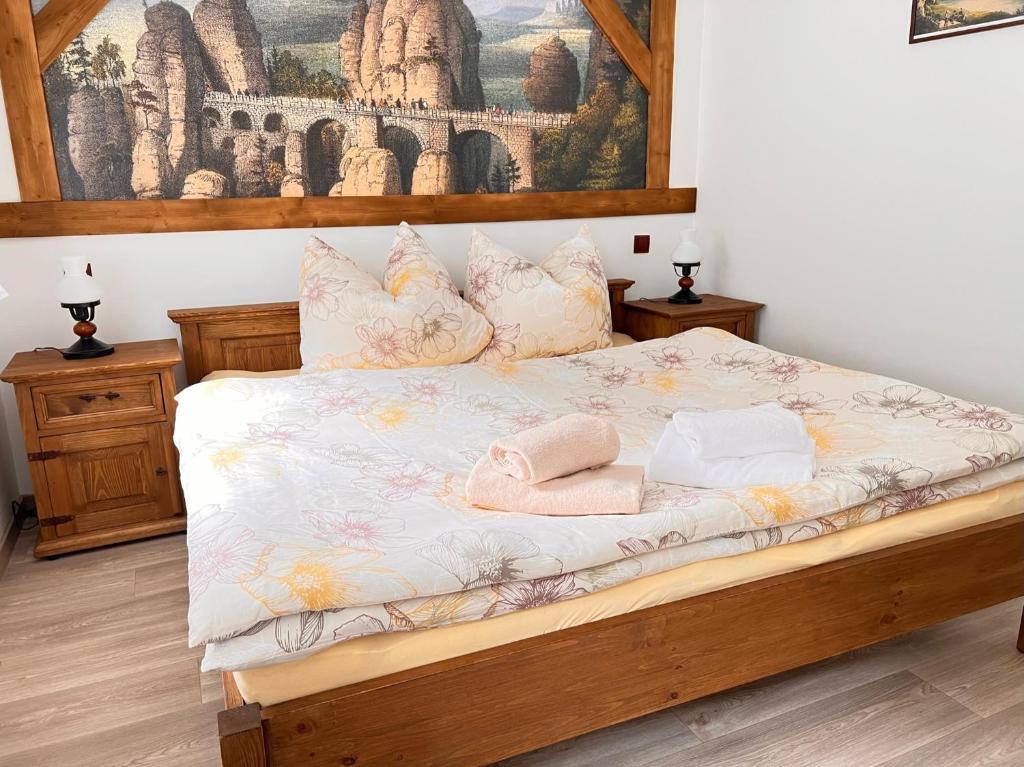 Postel nebo postele na pokoji v ubytování PENSION POD SKALOU