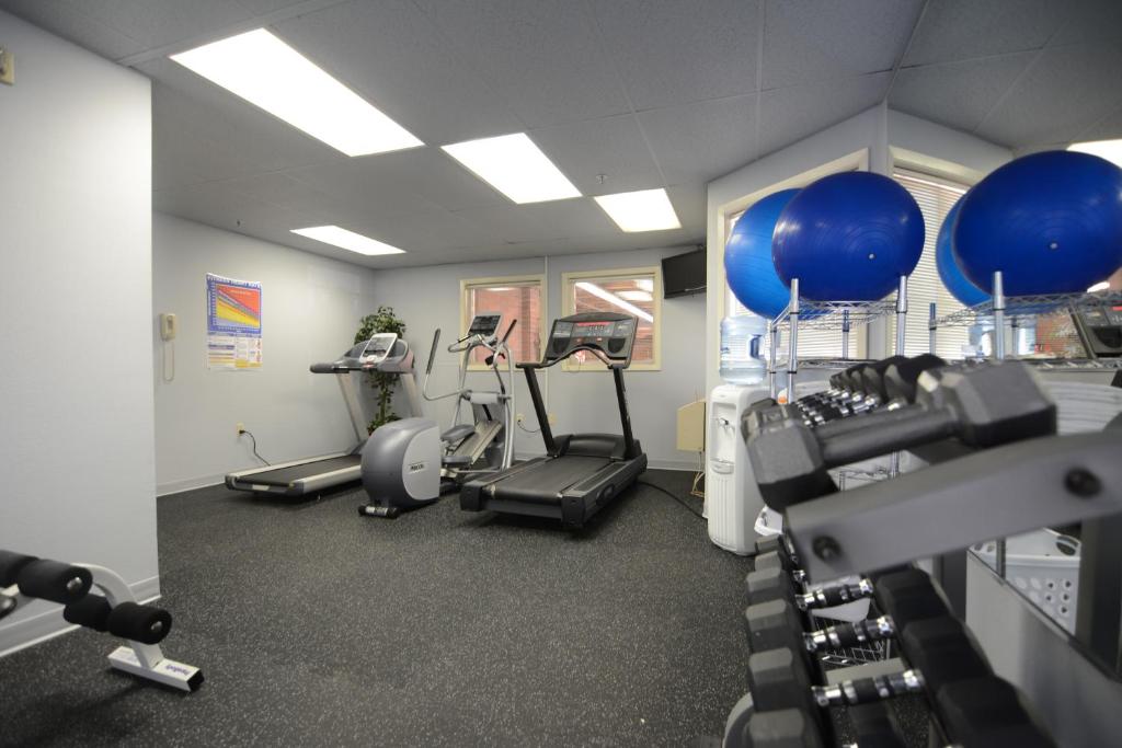 Fitness centrum a/nebo fitness zařízení v ubytování Century Hotel