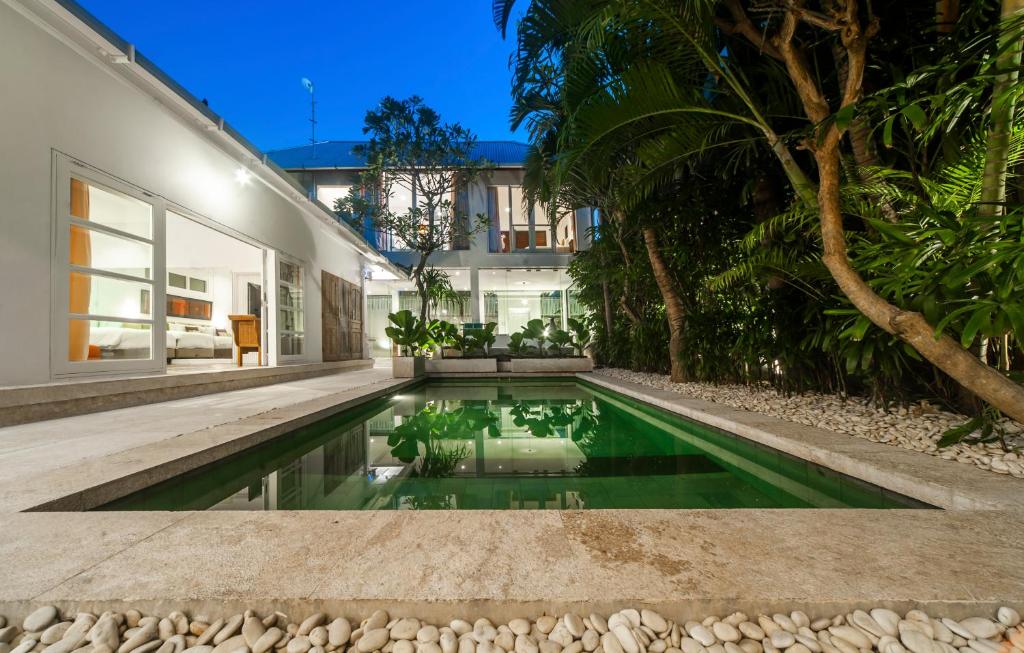 an infinity pool in the backyard of a house at Tides Seminyak in Seminyak