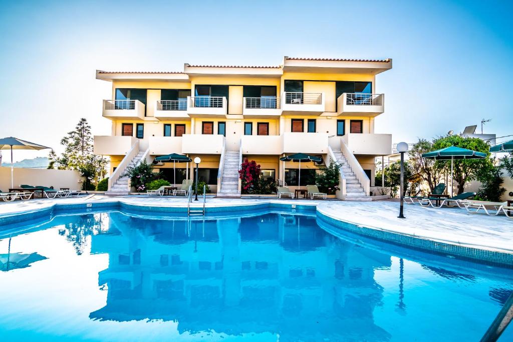 Bazén v ubytování Orestis Hotel Sea View Apartments nebo v jeho okolí