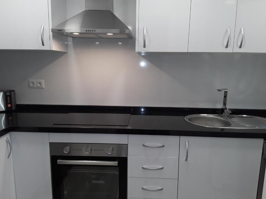 Kuchyňa alebo kuchynka v ubytovaní Adoorable Malaga Center