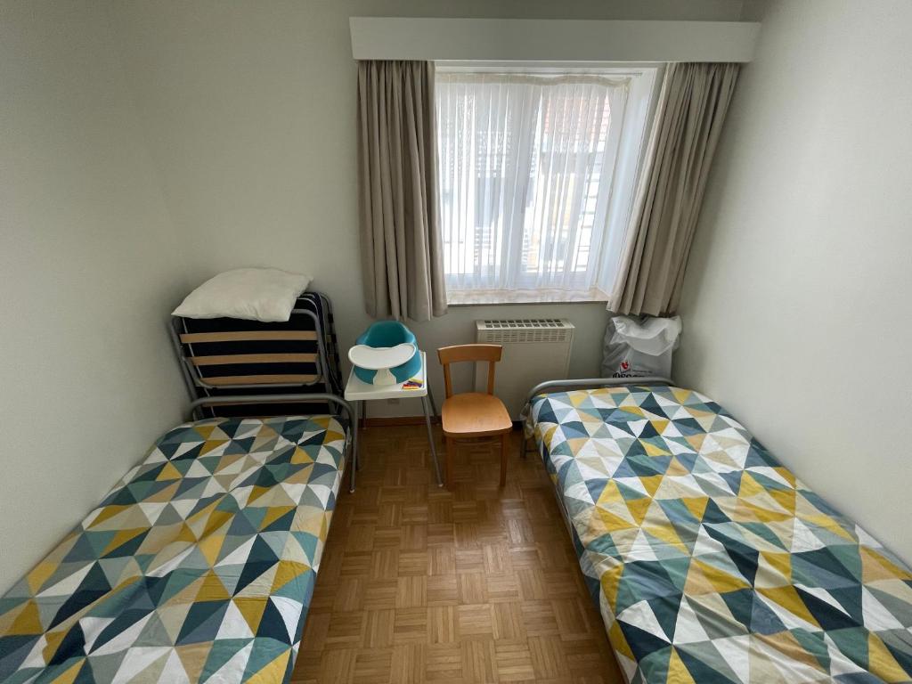 En eller flere senger på et rom på BoFeeLie gezellig 2 slaapkamer app aan zee in het bruisende Middelkerke!