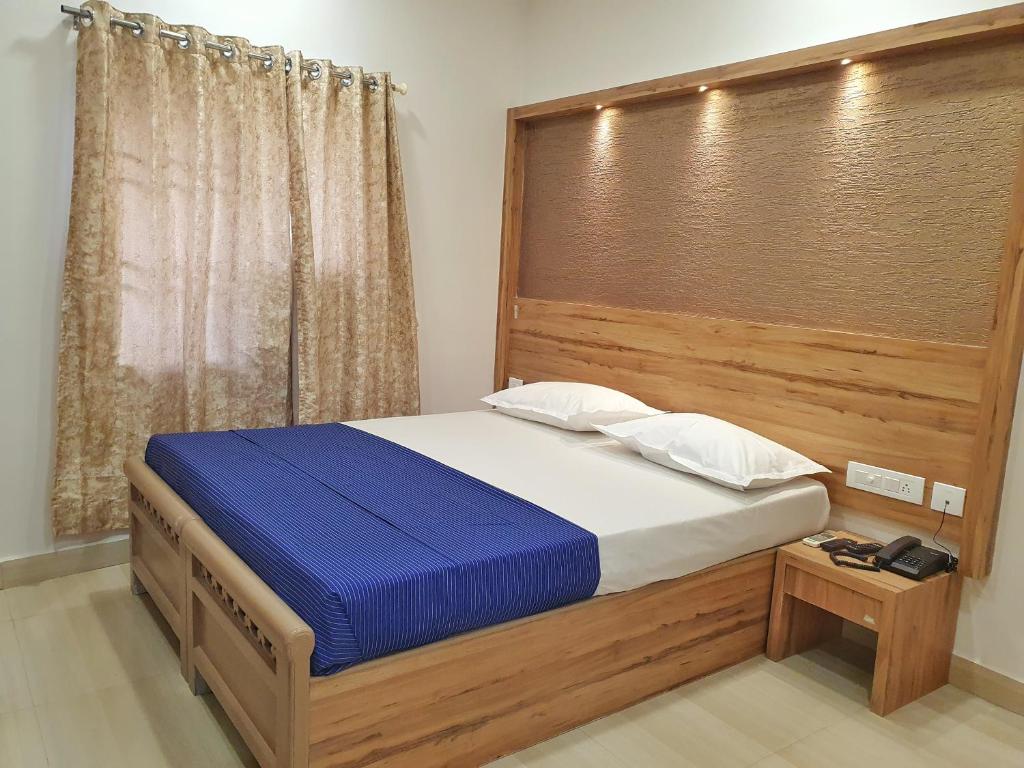 A bed or beds in a room at Stay Court (Business Class Hotel)