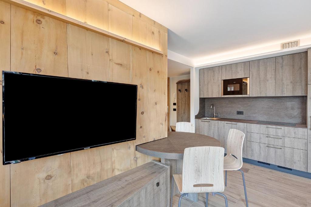 Televízia a/alebo spoločenská miestnosť v ubytovaní Wood Mountain Planet Suite House