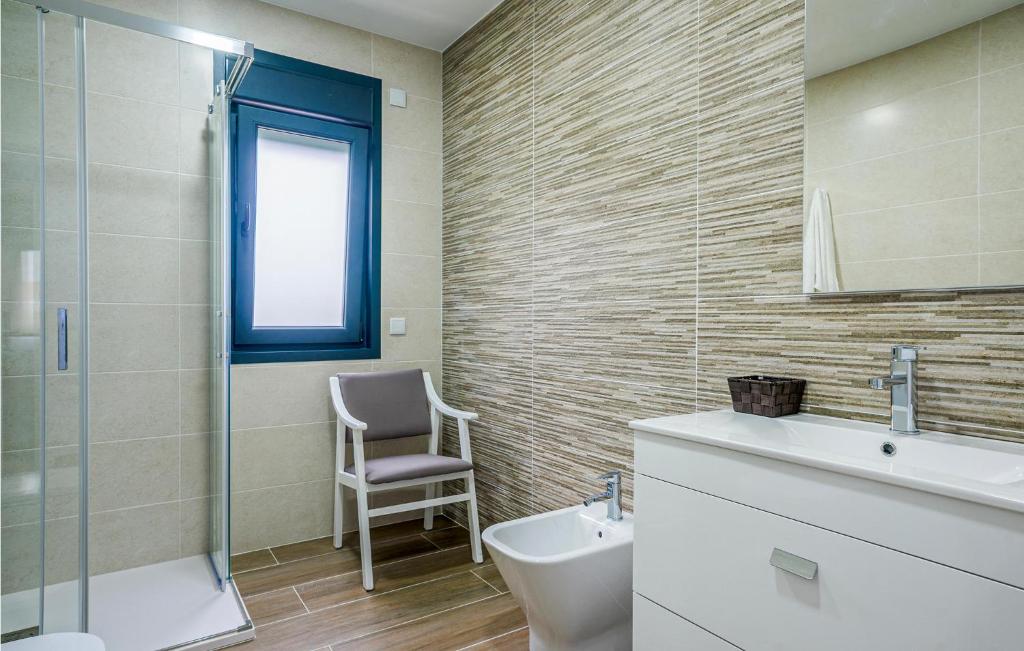 A bathroom at Awesome Home In Noia With Wifi