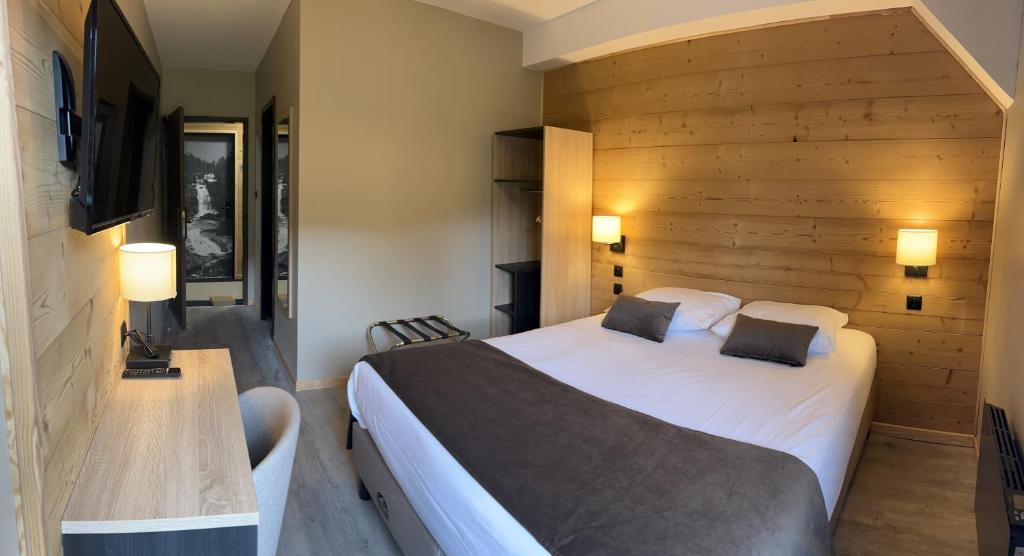 Ein Bett oder Betten in einem Zimmer der Unterkunft Hôtel Le Picors