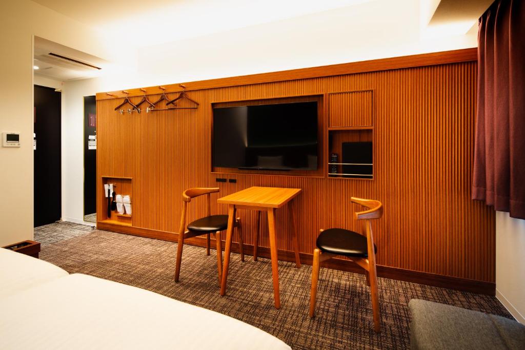 TV a/nebo společenská místnost v ubytování Via Inn Prime Hiroshima Shinkansenguchi