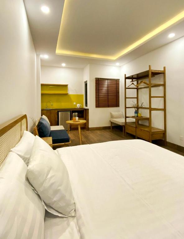 Postel nebo postele na pokoji v ubytování Lacovy Home Hội An