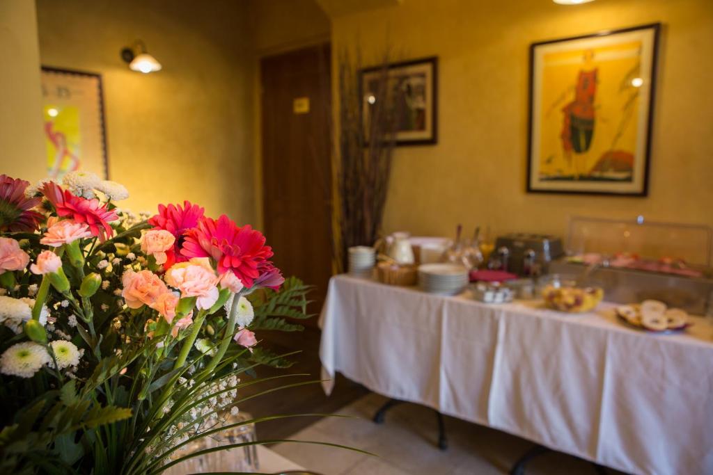 Hotel Rous - Resim 9