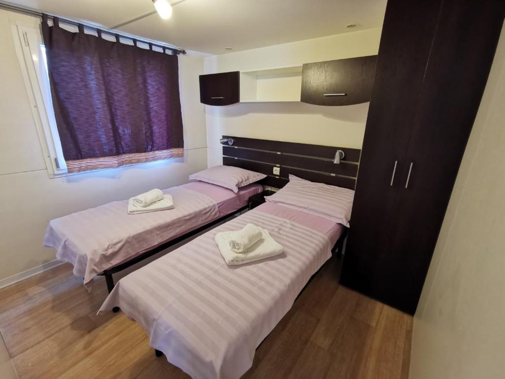 Postel nebo postele na pokoji v ubytování Mobile homes Marita