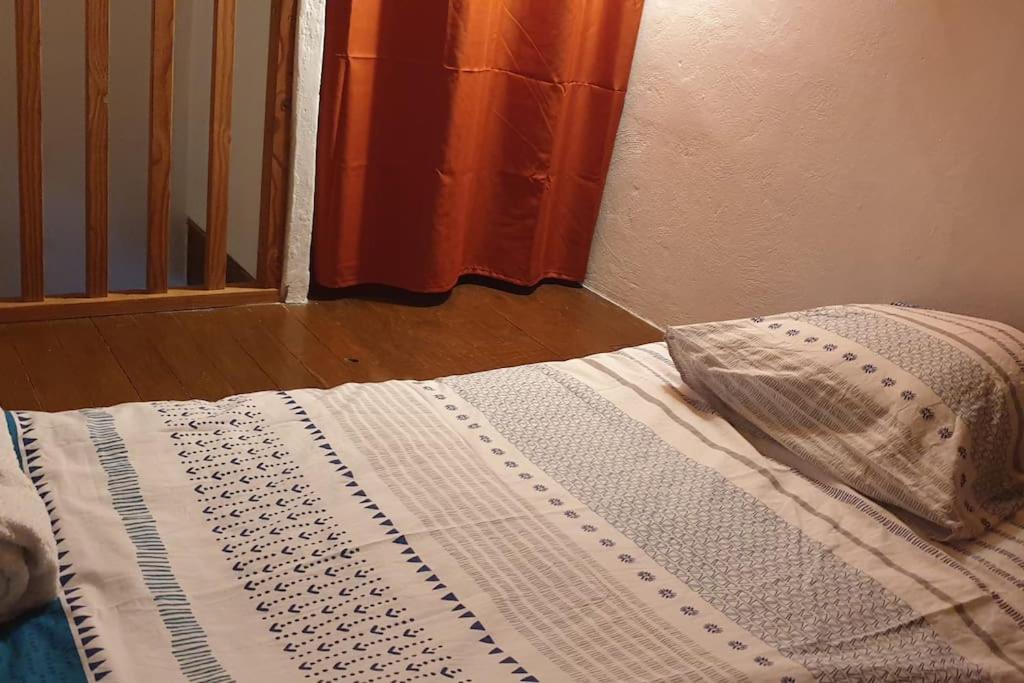Łóżko lub łóżka w pokoju w obiekcie Le Gîte du Truel