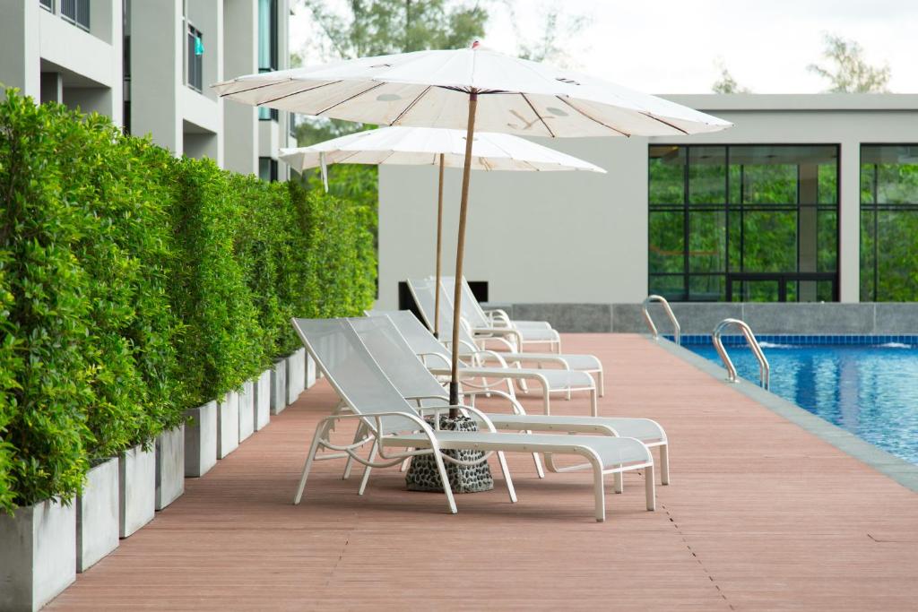 Bazén v ubytování Sugar Palm Residence nebo v jeho okolí