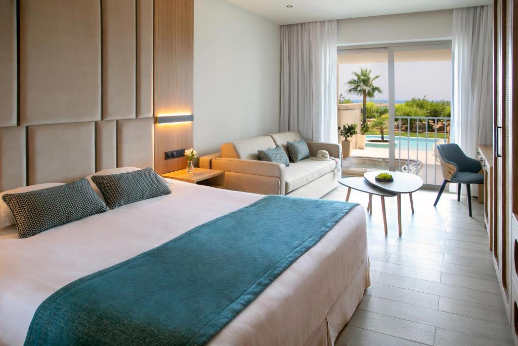 Asterias Beach Hotel - 