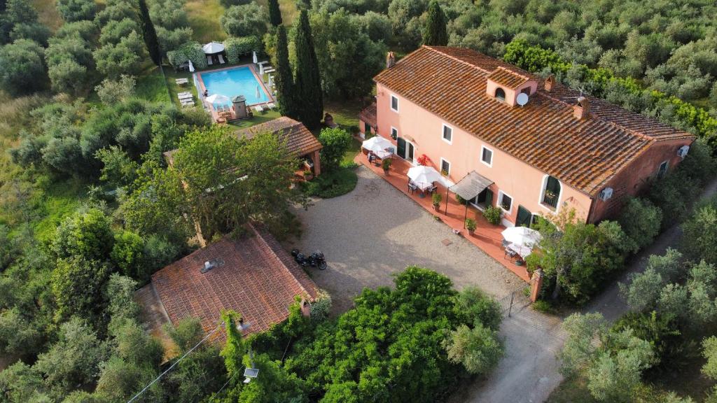 Bazén v ubytování Agriturismo Podere Marchiano nebo v jeho okolí