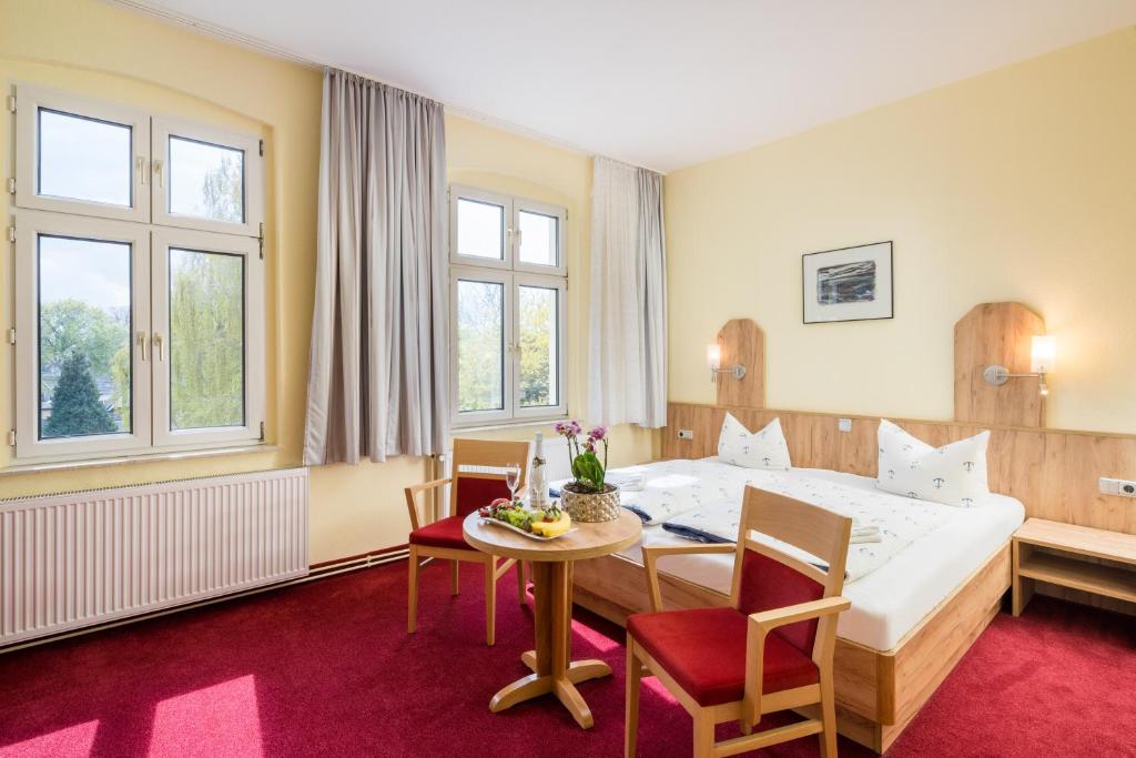 Postel nebo postele na pokoji v ubytování Hotel Seestern