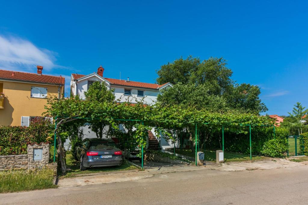 Vonkajšia záhrada v ubytovaní Apartments Pool