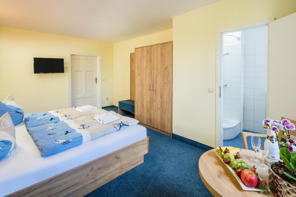 Postel nebo postele na pokoji v ubytování Hotel Seestern