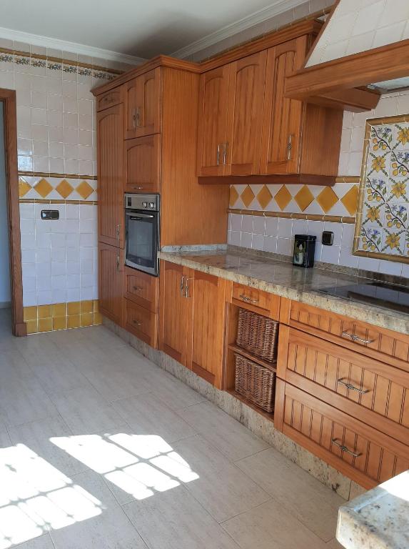 Kuchyňa alebo kuchynka v ubytovaní La Capilla (casa destinada solo a familias)