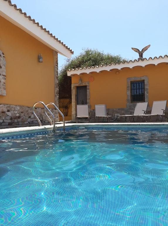 Bazén v ubytovaní La Capilla (casa destinada solo a familias) alebo v jeho blízkosti