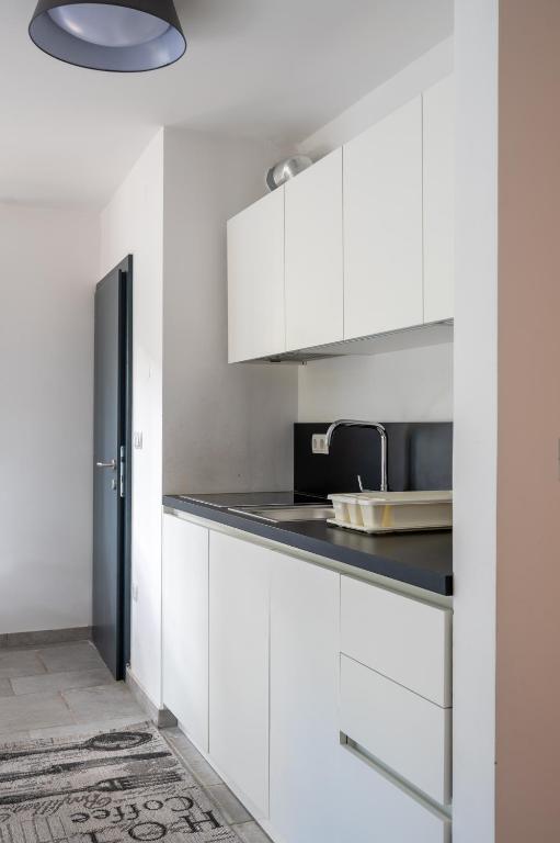 Kuchyň nebo kuchyňský kout v ubytování Apartment MOUNTAIN BLOOM Golte