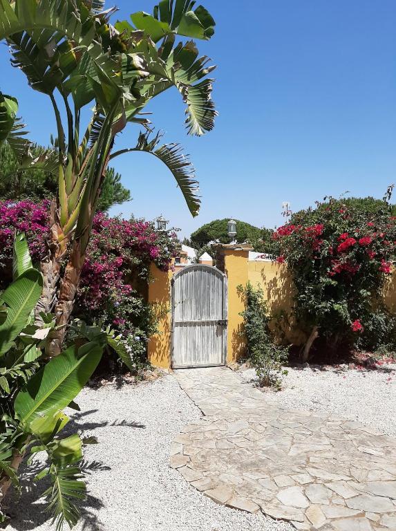 Vonkajšia záhrada v ubytovaní La Capilla (casa destinada solo a familias)