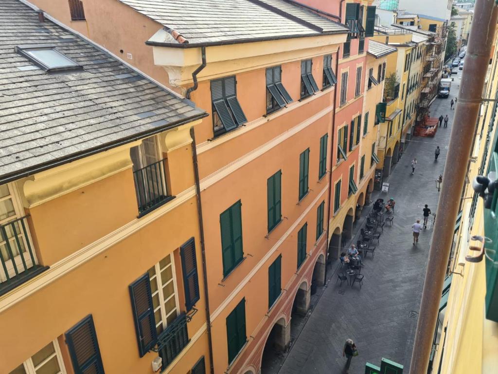 vista para uma rua a partir de um edifício em Casetta in Centro, a Chiavari, by Cinqueterrecoast em Chiavari