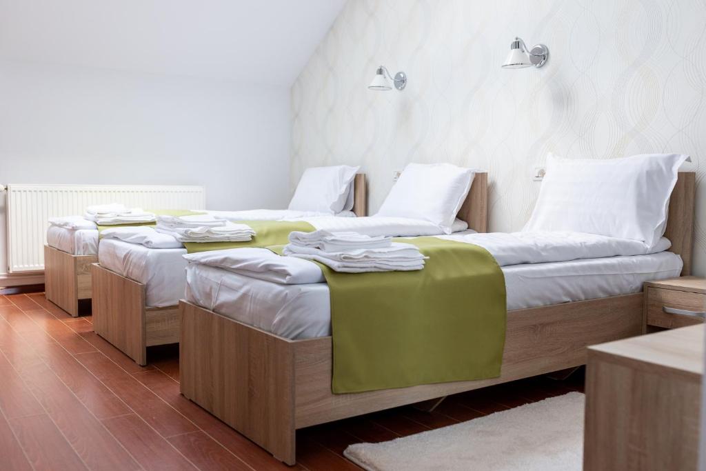 Postel nebo postele na pokoji v ubytování MARCONI GUESTHOUSE