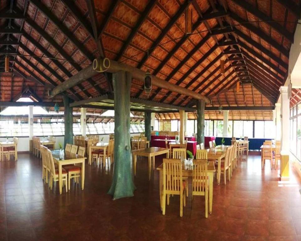 Restaurace v ubytování The Porcupine Castle Resort
