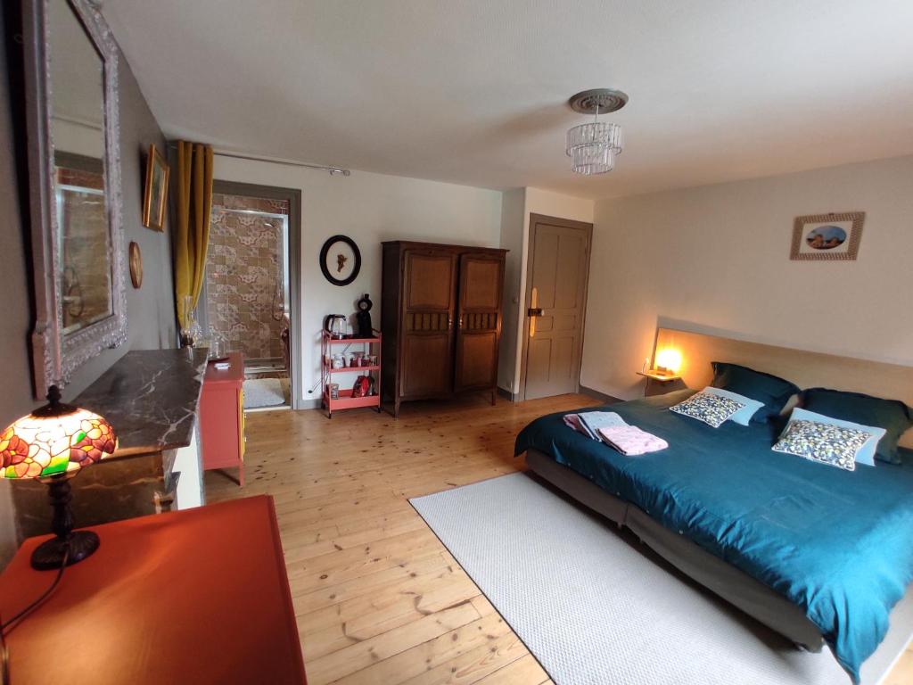 Aux Trois Palmiers - Habitación Doble Con Baño Privado